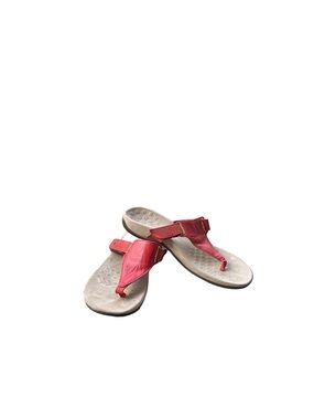 Vionic Women’s Red leather Thong Sandals size 8